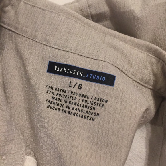 Van Heusen Studio. Large short sleeve butt… - Picture 4 of 4